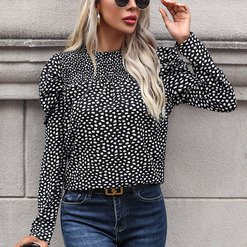 Women's blouse with puff sleeves and modern heart motif, size