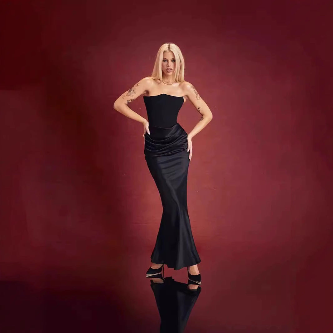 Women's elegant, figure-hugging evening dress with a sophisticated waist detail, size S