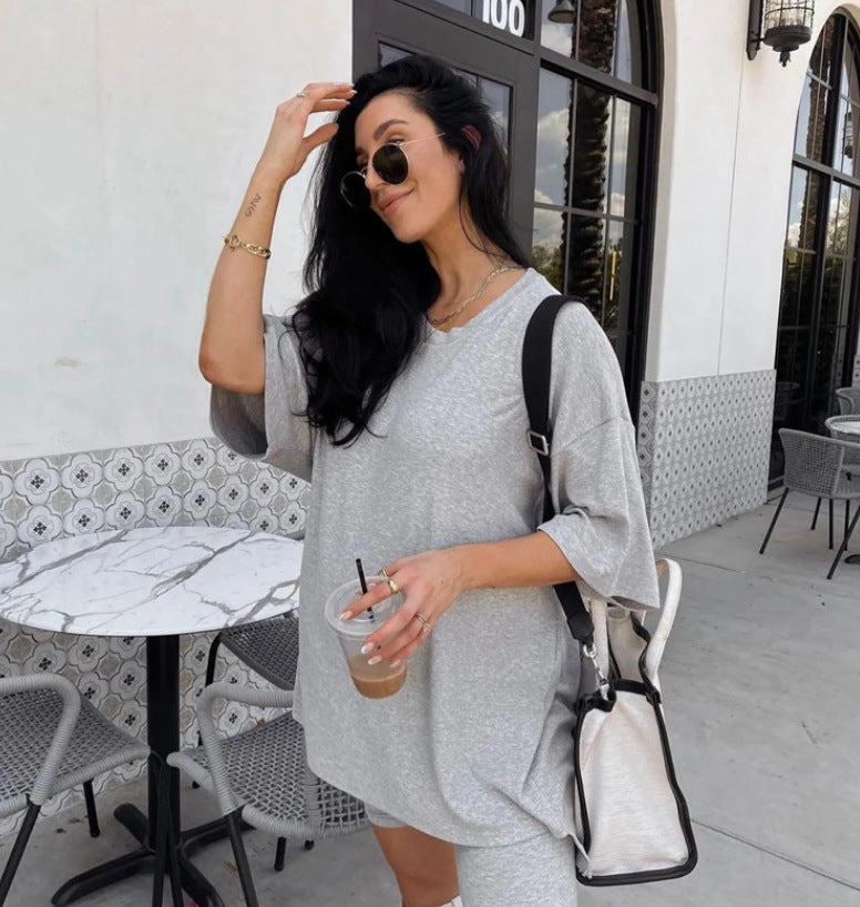 Bequeme Oversize-Damenbluse mit tiefem V-Ausschnitt, Größe