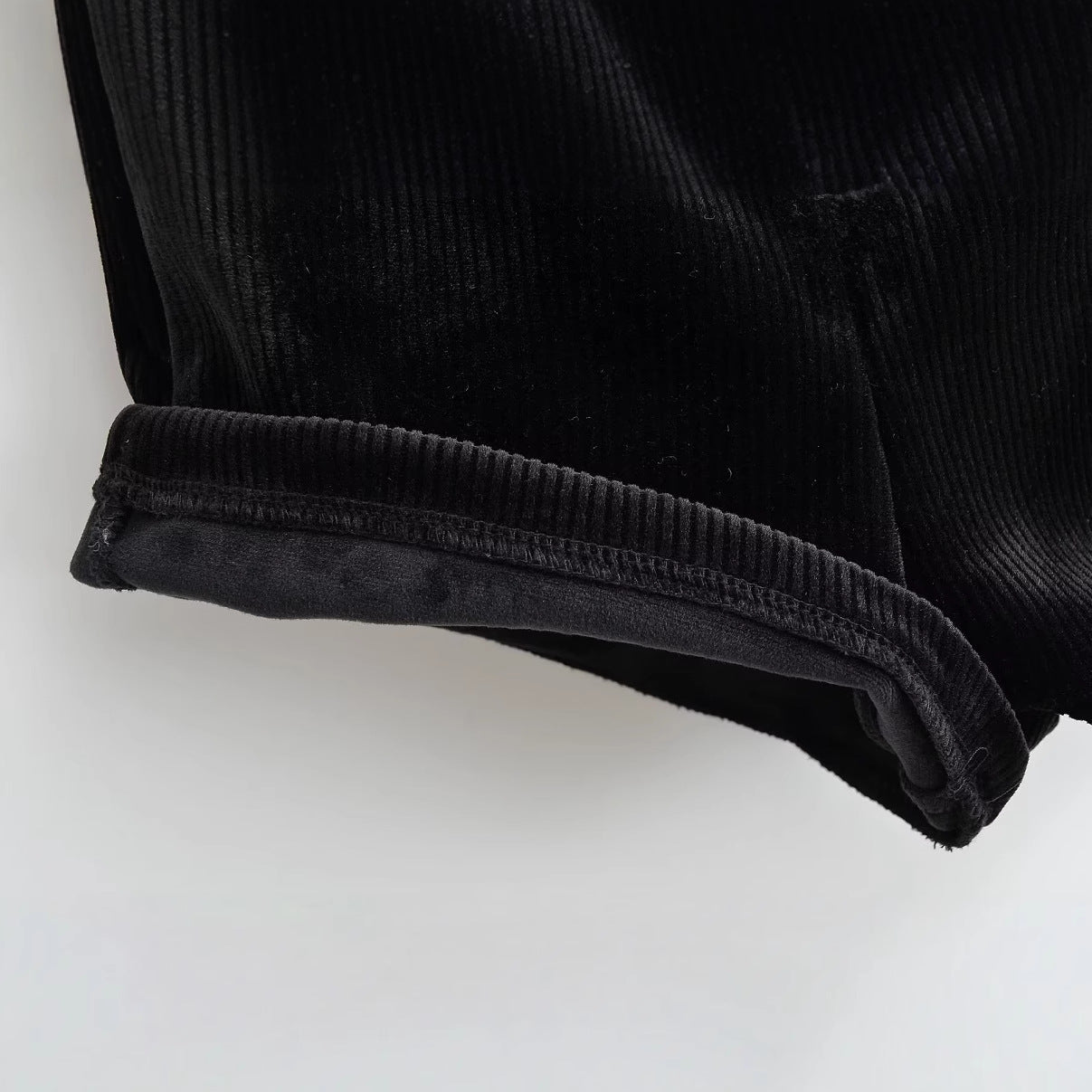 Elegante kurze Damen-Cordhose, Größe