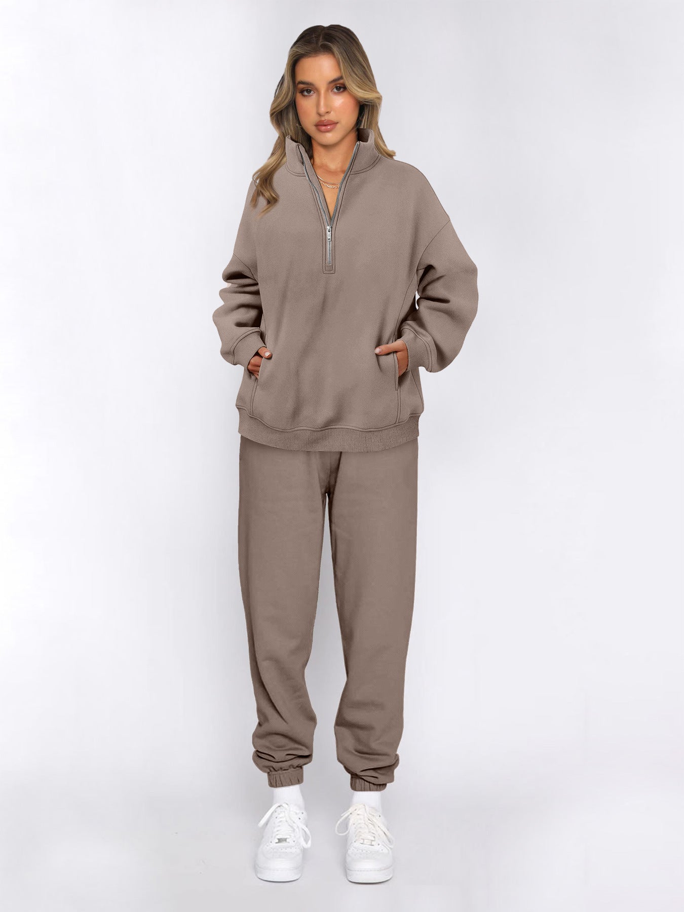 Women's sporty set with stand-up collar and practical zipper, size