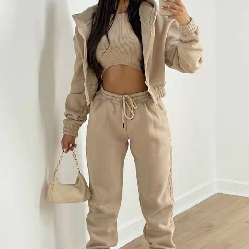 Women's sporty two-piece set with short top and casual jogging pants, size
