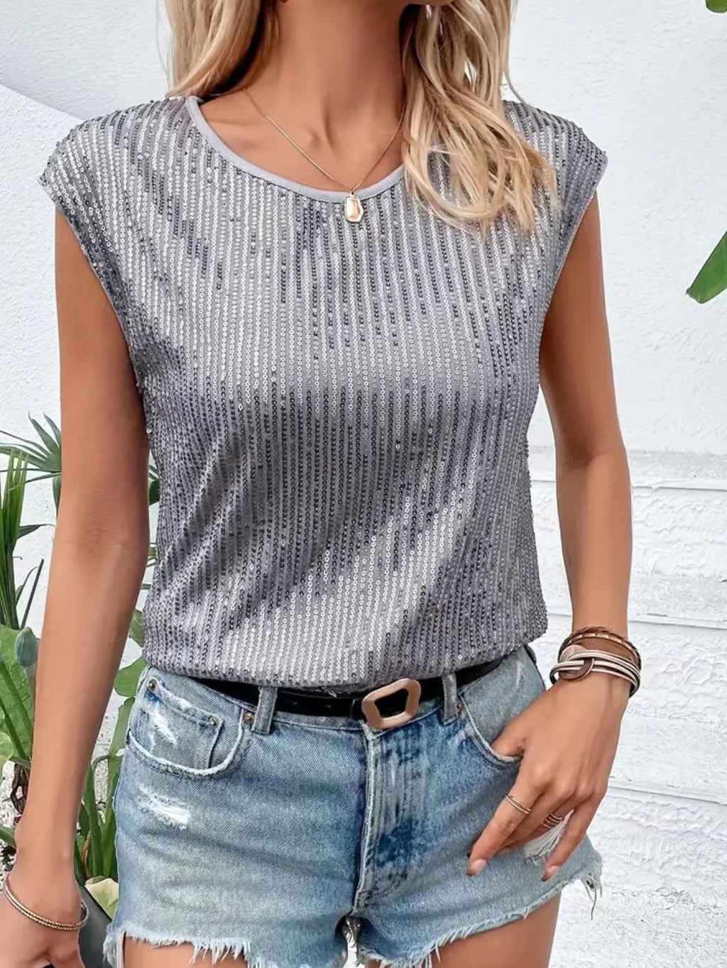 Women's glittery top with a relaxed fit, size