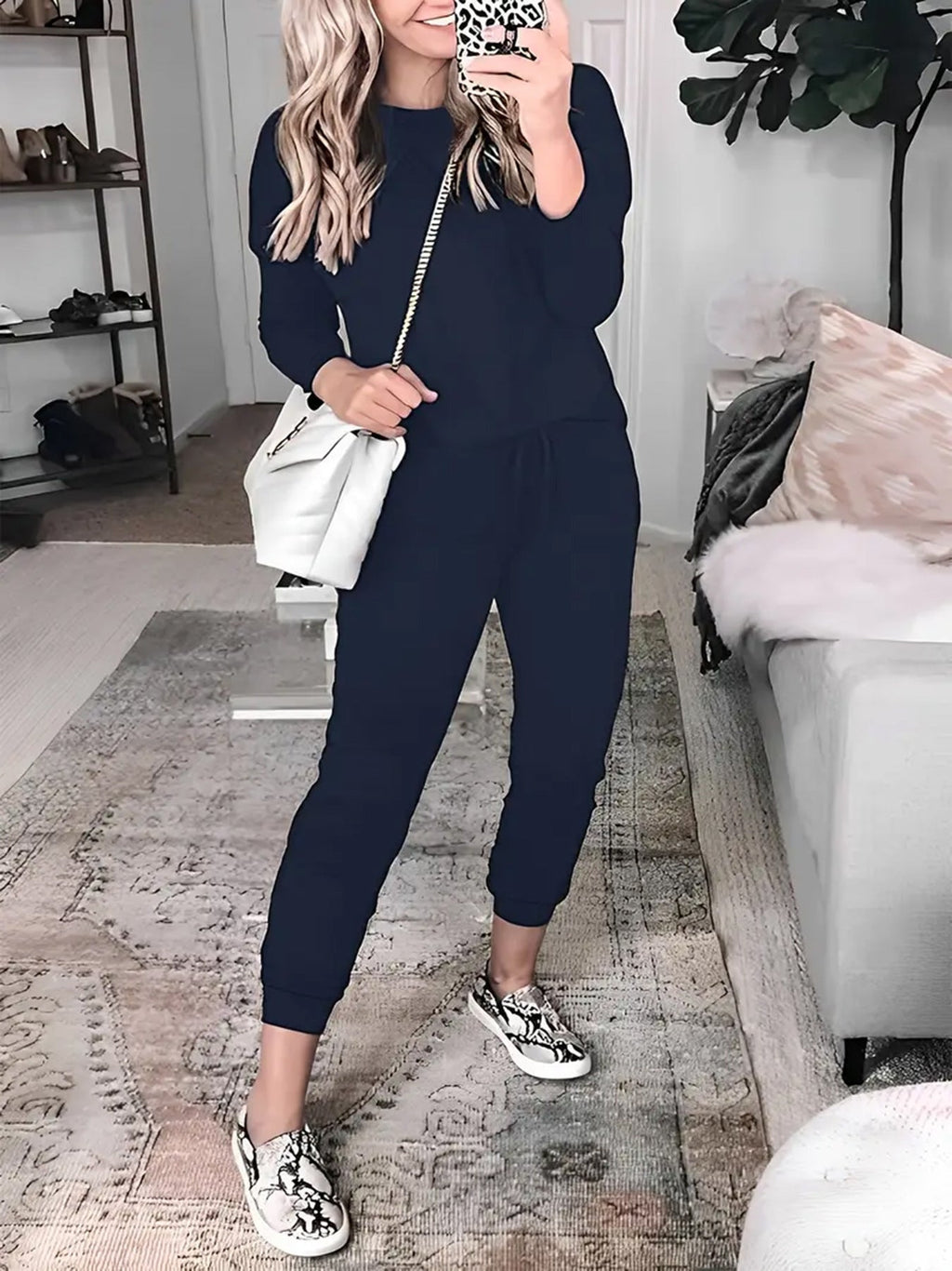 Women's comfortable leisure suit with elasticated waistband and fashionable cut, size S