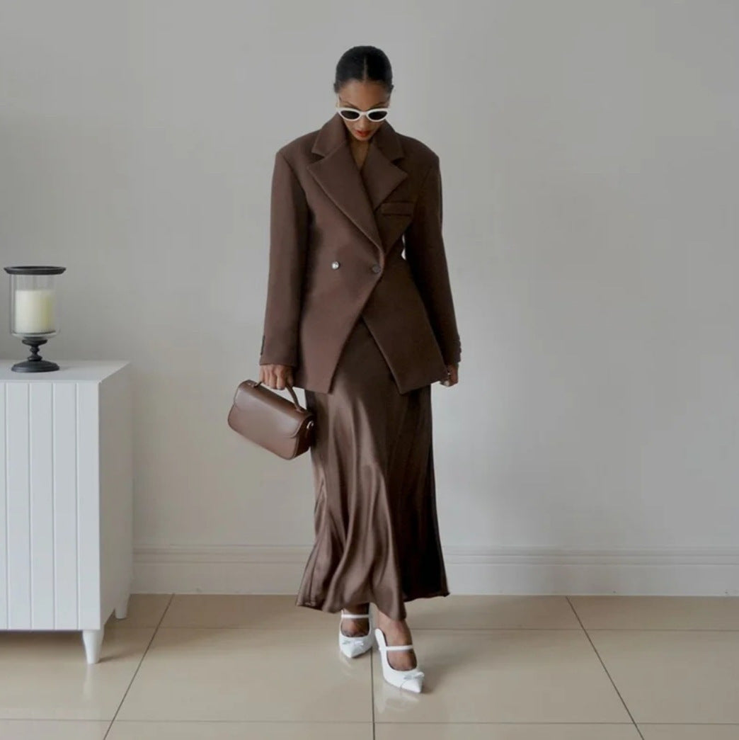 Eleganter, zweireihiger Damenblazer mit klassischem Revers, Größe