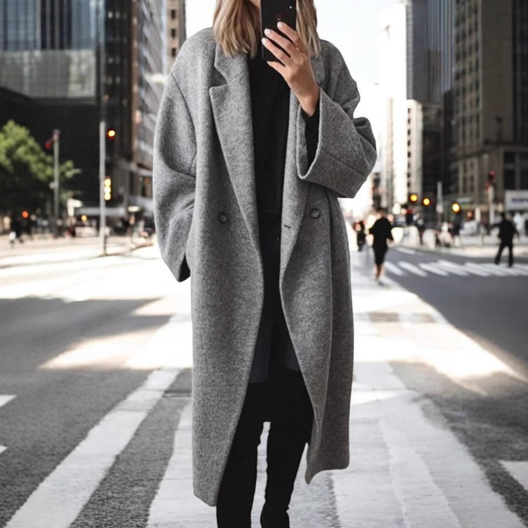 Oversize-Wollmantel für Damen mit elegantem Schnitt und dezenten Druckknöpfen, Größe S