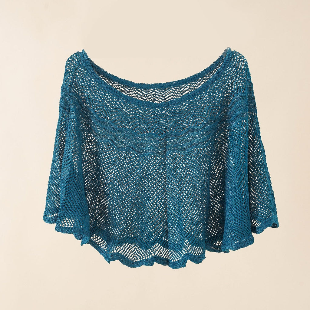 Luftiger Strickponcho für Damen in modernem Design, Größe