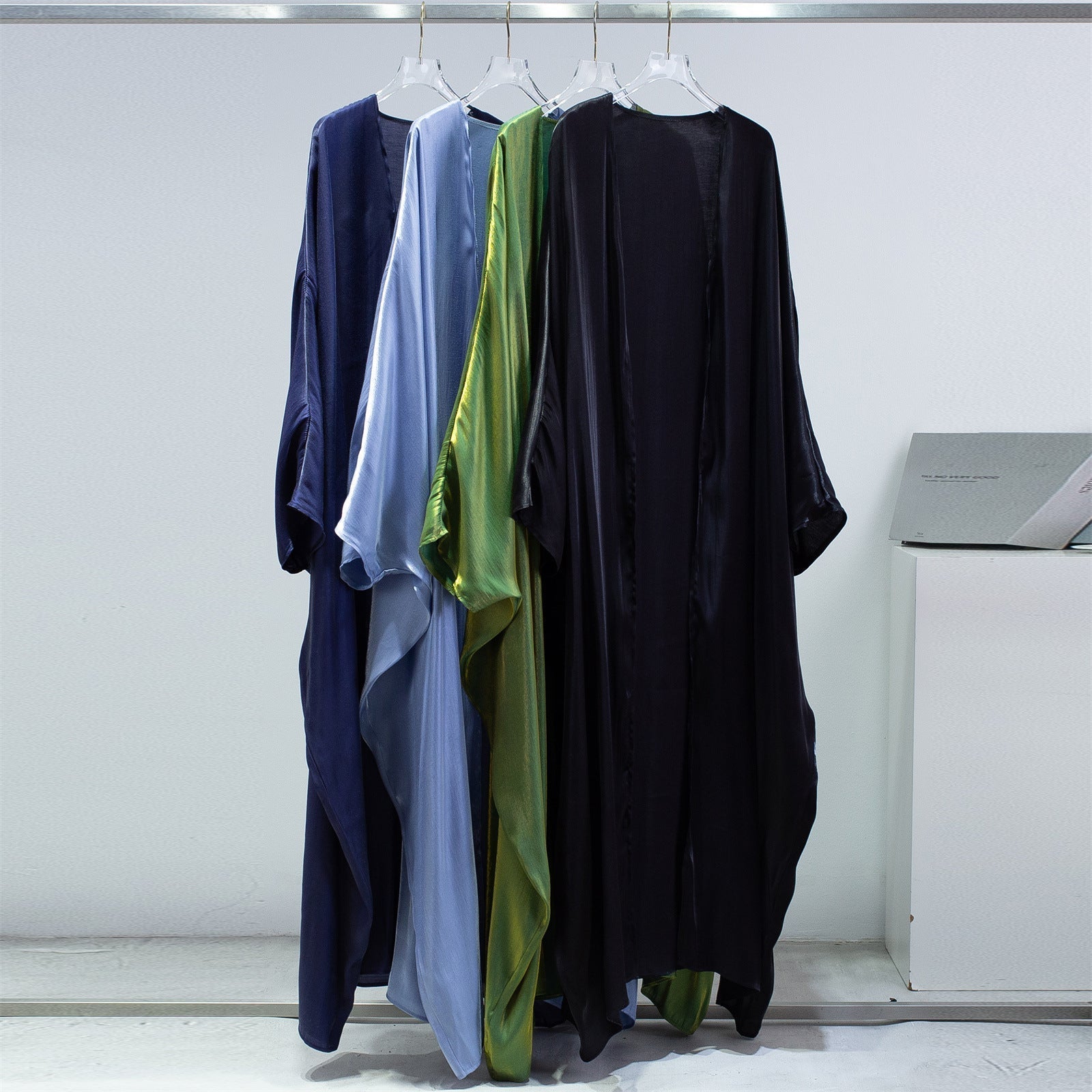 Größe des langen Cardigans für Damen