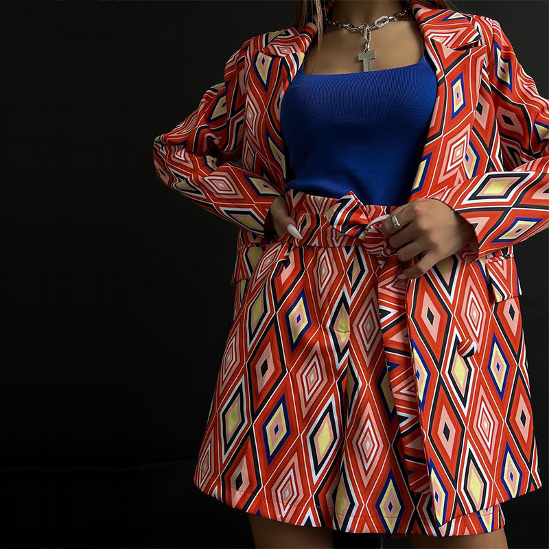 Women's blazer and shorts set with geometric pattern and adjustable belt, size [size missing]