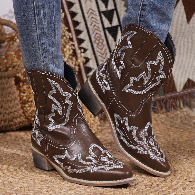 Valenzora | Vintage Embroidered Boots
