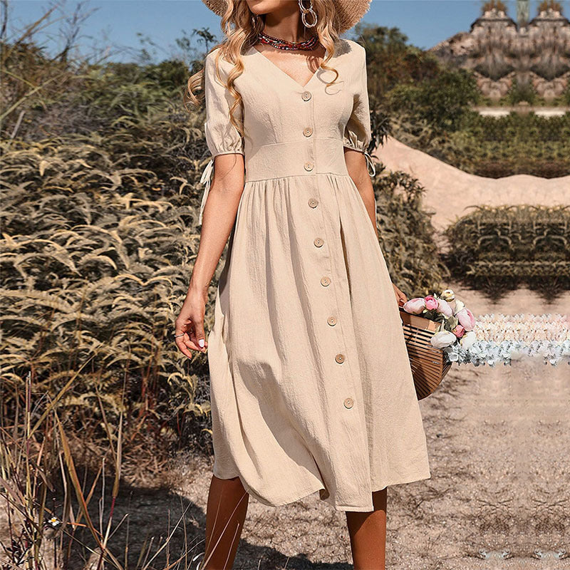 Damen-Midikleid mit tailliertem Schnitt und modernen Knopfdetails, Größe [size]