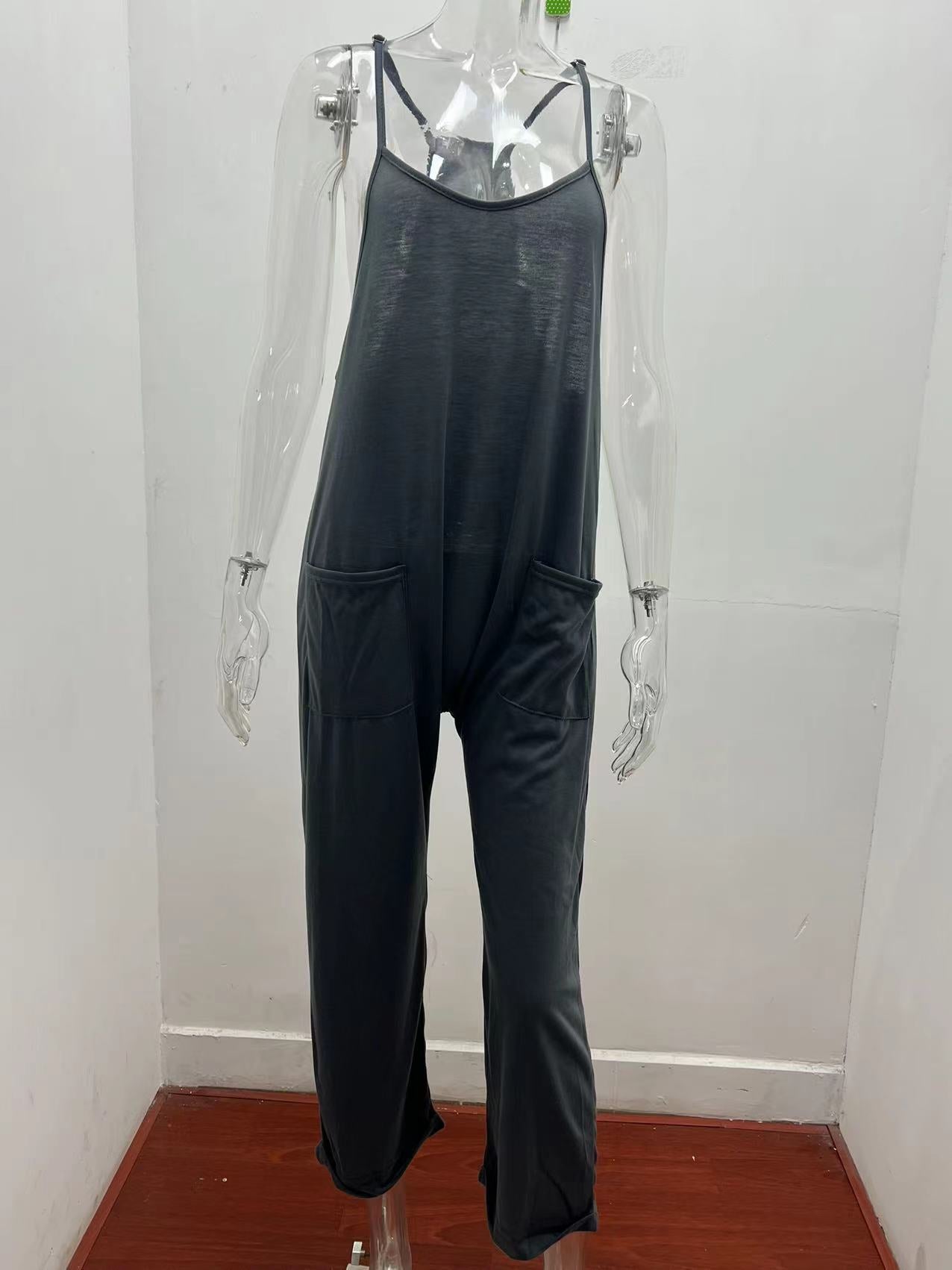 Women's relaxed jumpsuit with practical pockets and a casual cut, size S