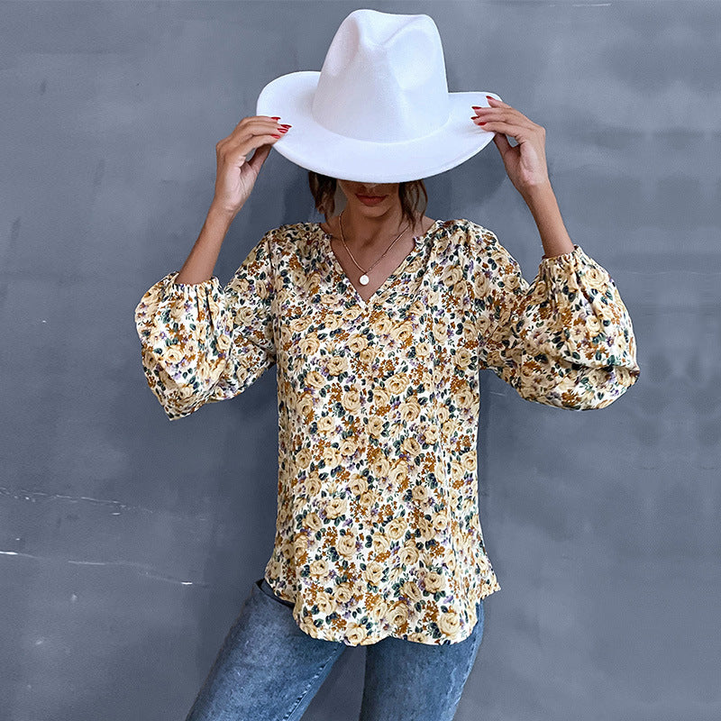 Women's blouse with floral design and elegant puff sleeves, size
