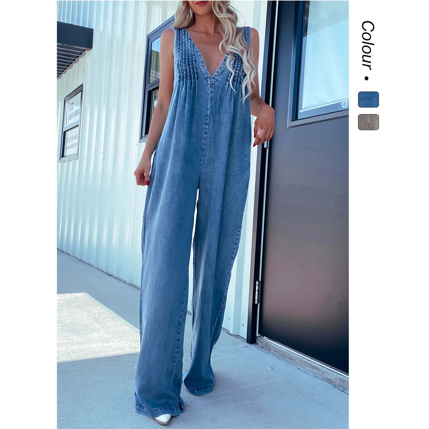 Women's jumpsuit with deep V-neck and practical pockets, size