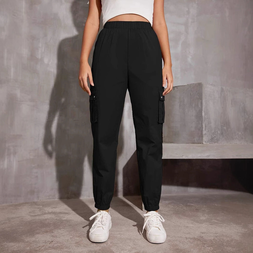 Women's cargo trousers with ergonomic cut and practical pockets, size S