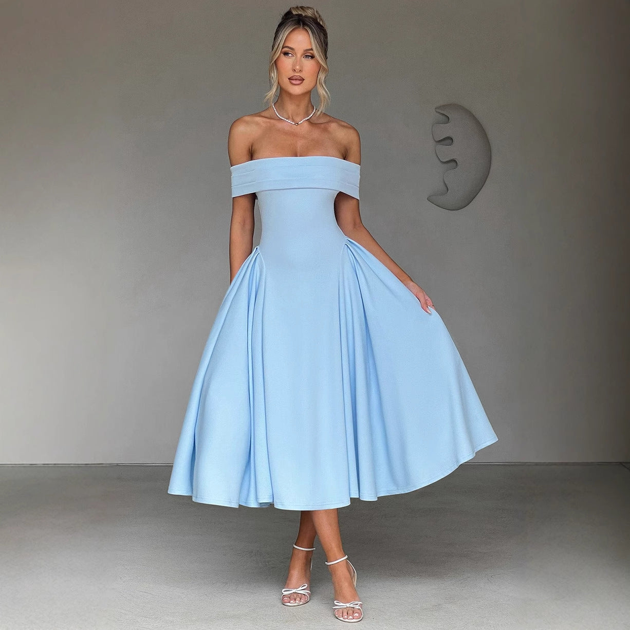 Elegantes Damenabendkleid mit Carmen-Ausschnitt und voluminösem Rock, Größe S