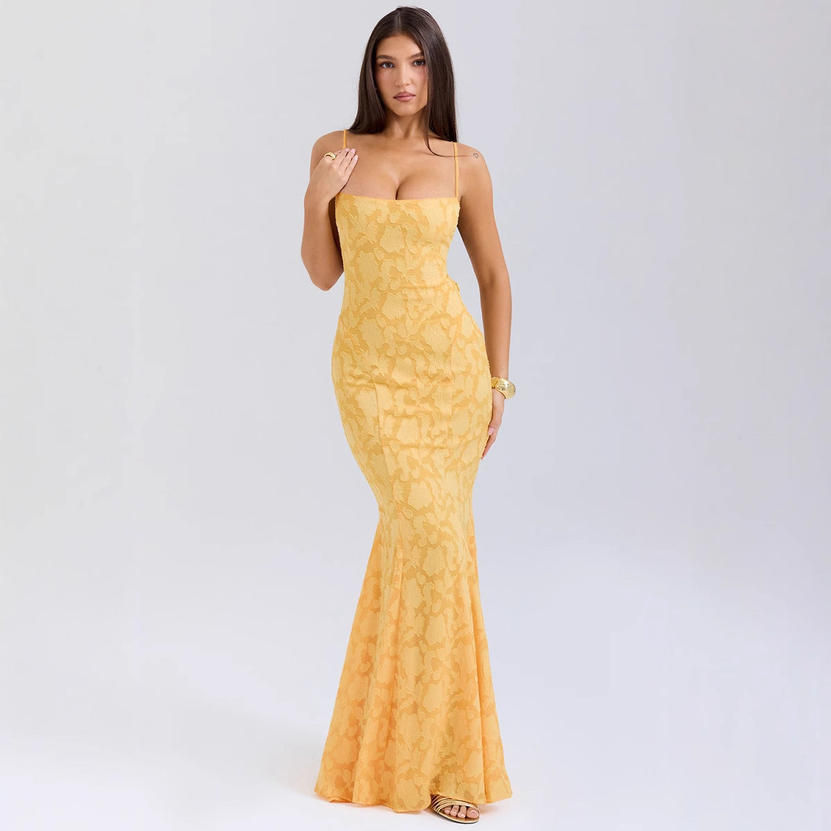 Women's figure-hugging evening dress with luxurious lace pattern and elegant cut, size S