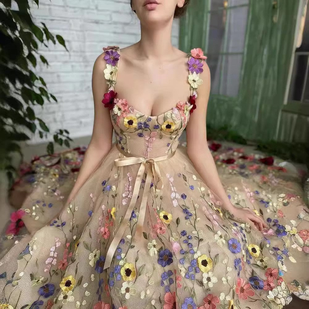 Women's tulle dress with floral embroidery and elegant waist belt, size