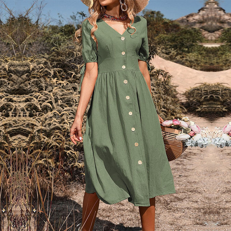 Damen-Midikleid mit tailliertem Schnitt und modernen Knopfdetails, Größe [size]