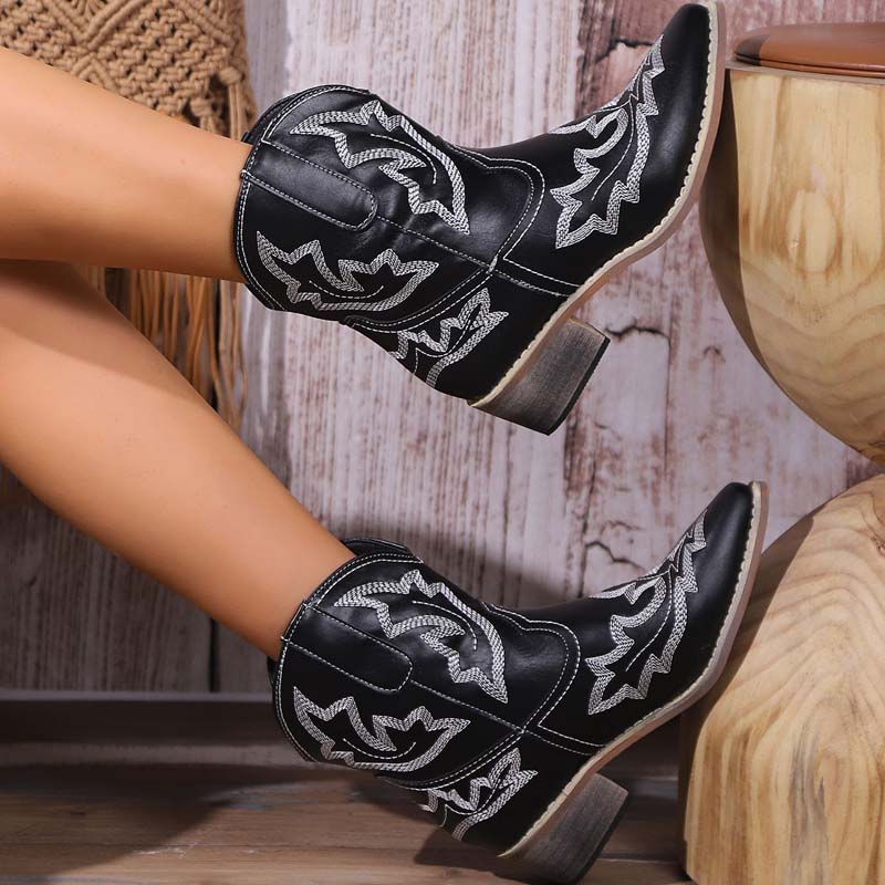 Valenzora | Vintage Embroidered Boots