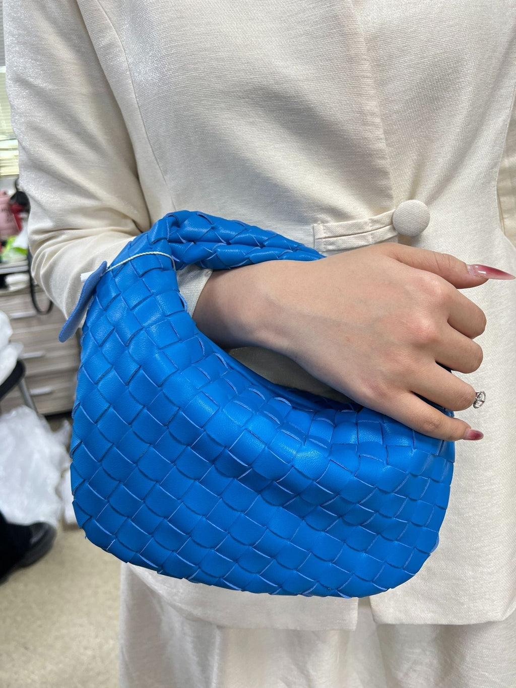 Valenzora | Casual and Relaxed Bag Design