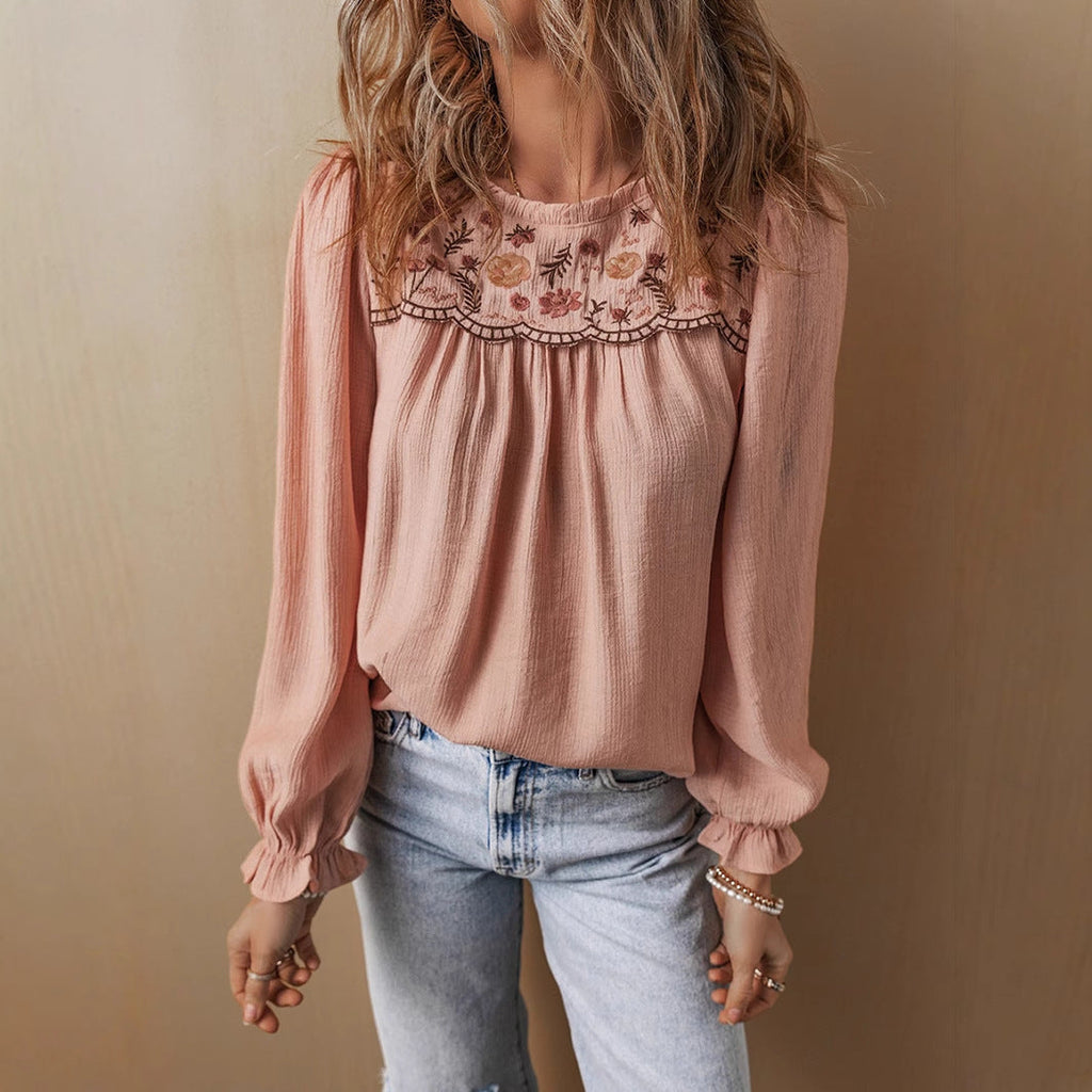 Women's blouse with artistic embroidery and a relaxed fit, size S