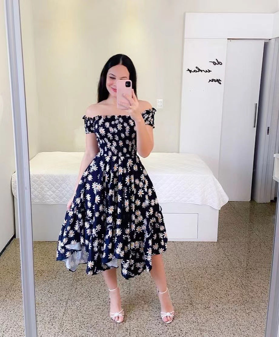 Damen-Sommerkleid, schulterfrei, mit buntem Schmetterlingsmuster und fließenden Falten, Größe S