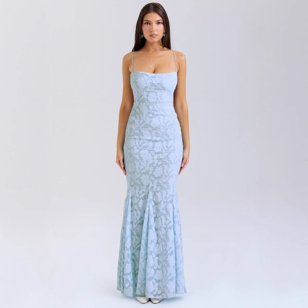 Women's figure-hugging evening dress with luxurious lace pattern and elegant cut, size S