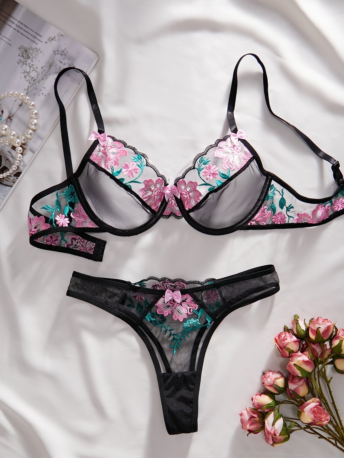 Valenzora underwear two-piece set with contrasting colors