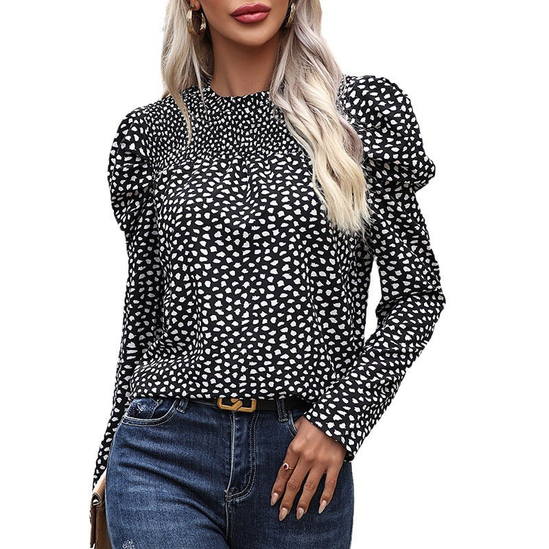 Women's blouse with puff sleeves and modern heart motif, size