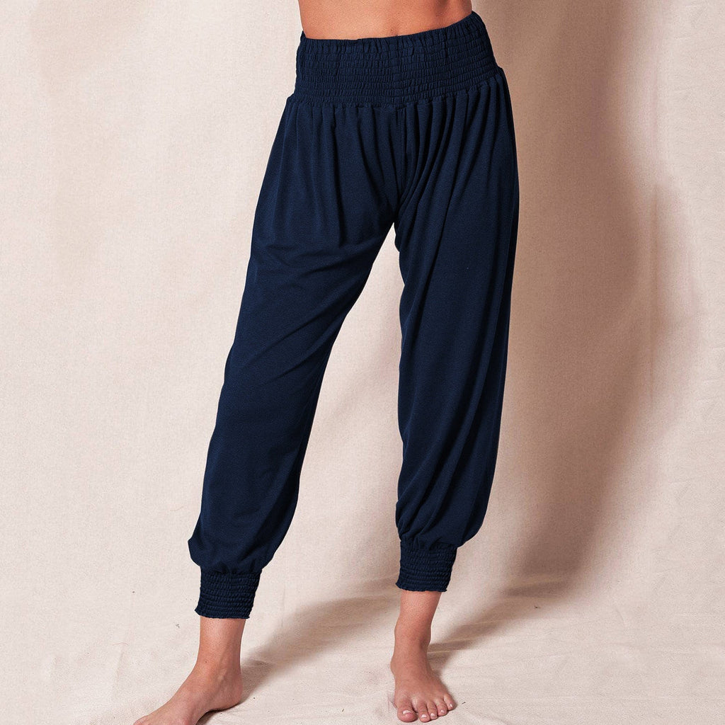 Women's airy leisure trousers with elasticated waistband and narrow leg opening, size