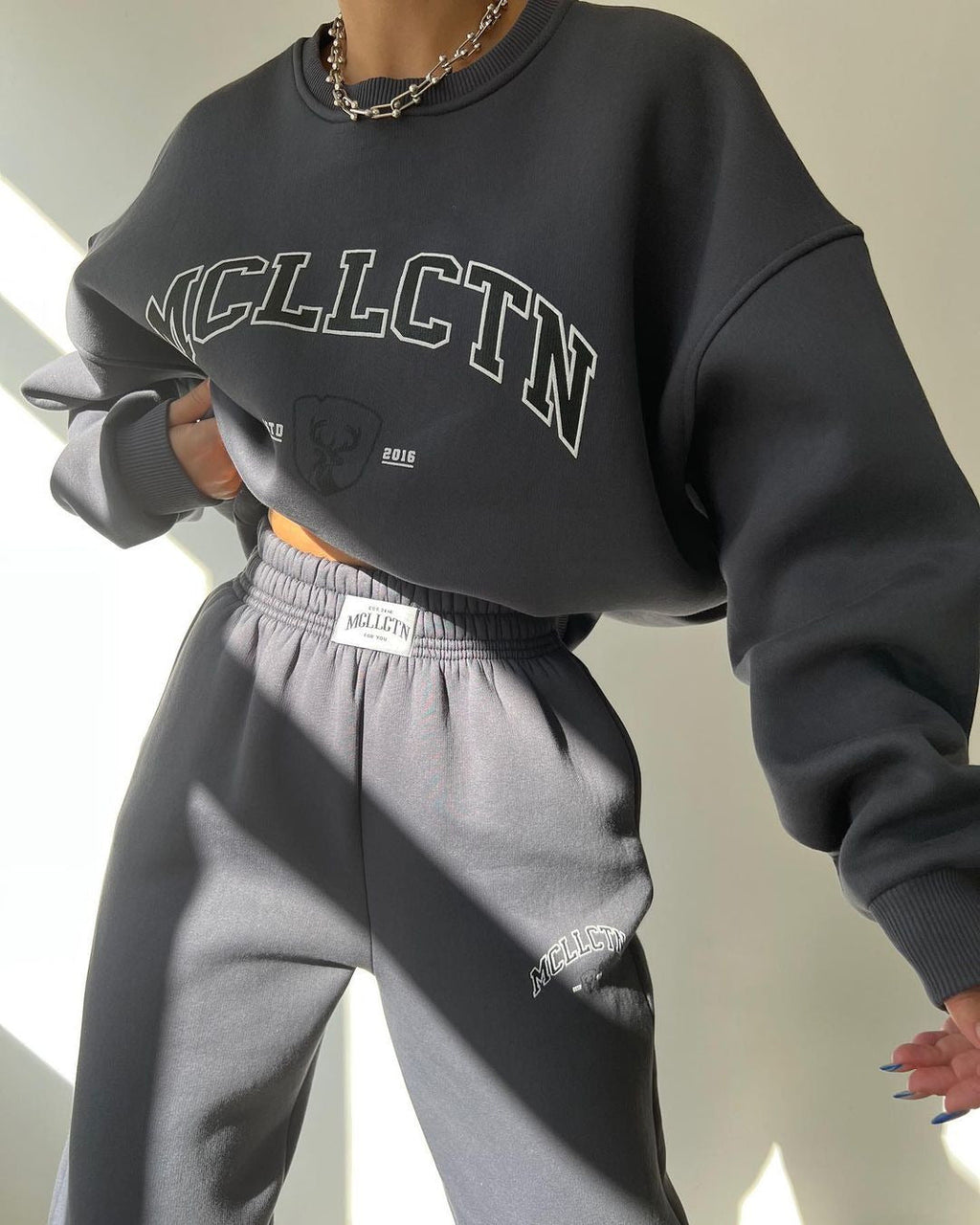 Women's sporty set with high-quality sweatshirt and comfortable jogging pants, size [size missing]