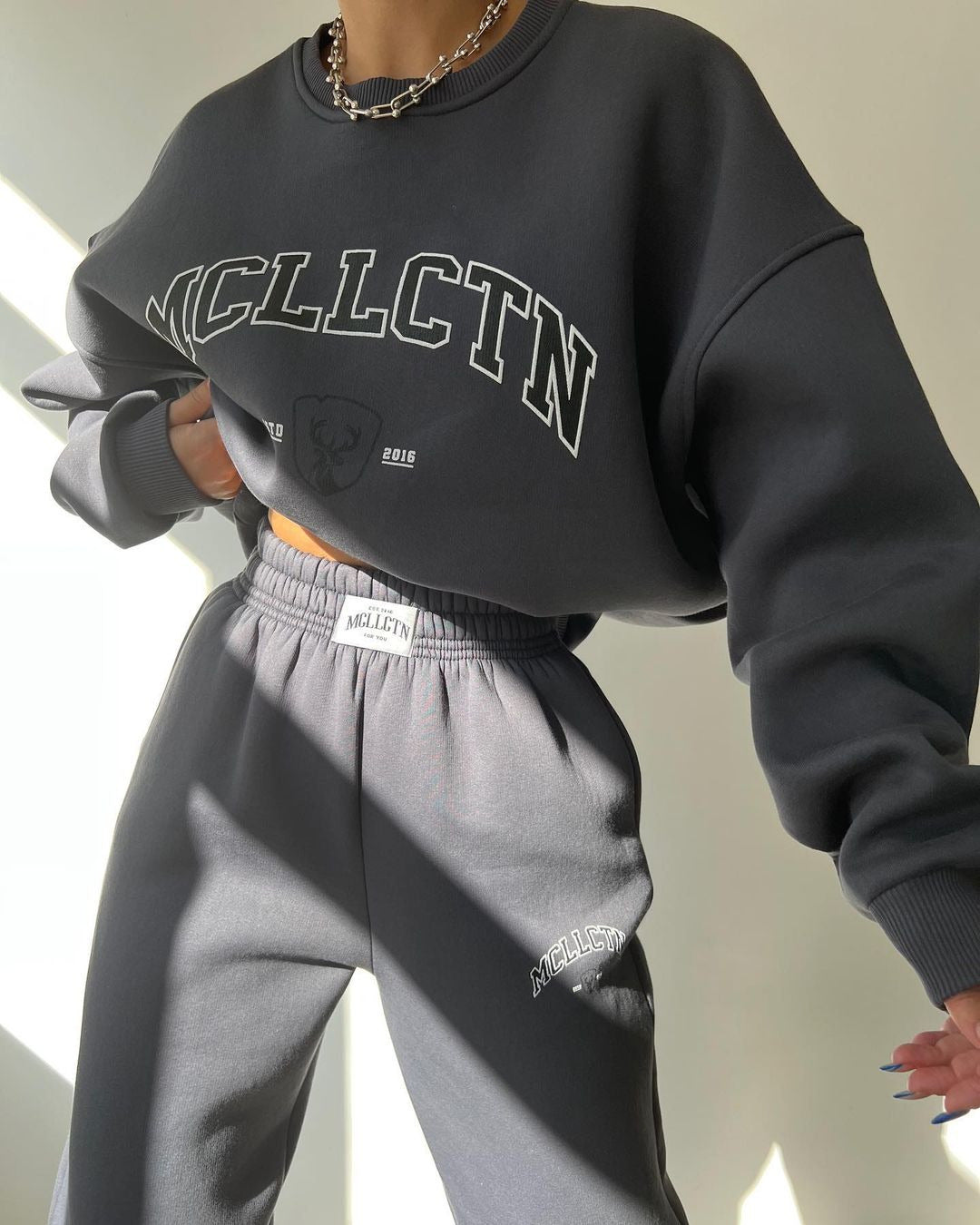 Women's sporty set with high-quality sweatshirt and comfortable jogging pants, size [size missing]