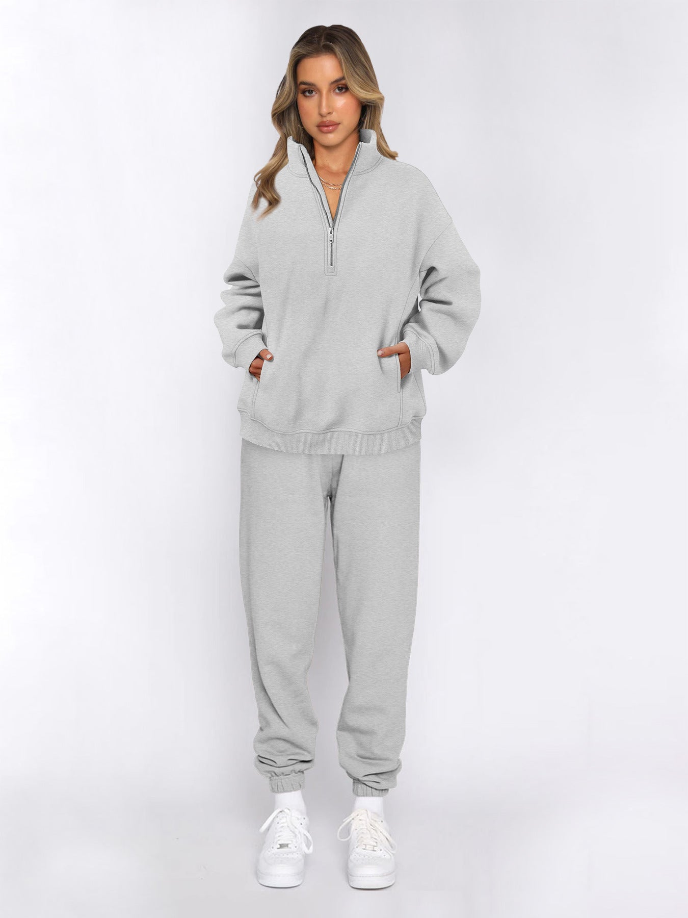 Women's sporty set with stand-up collar and practical zipper, size