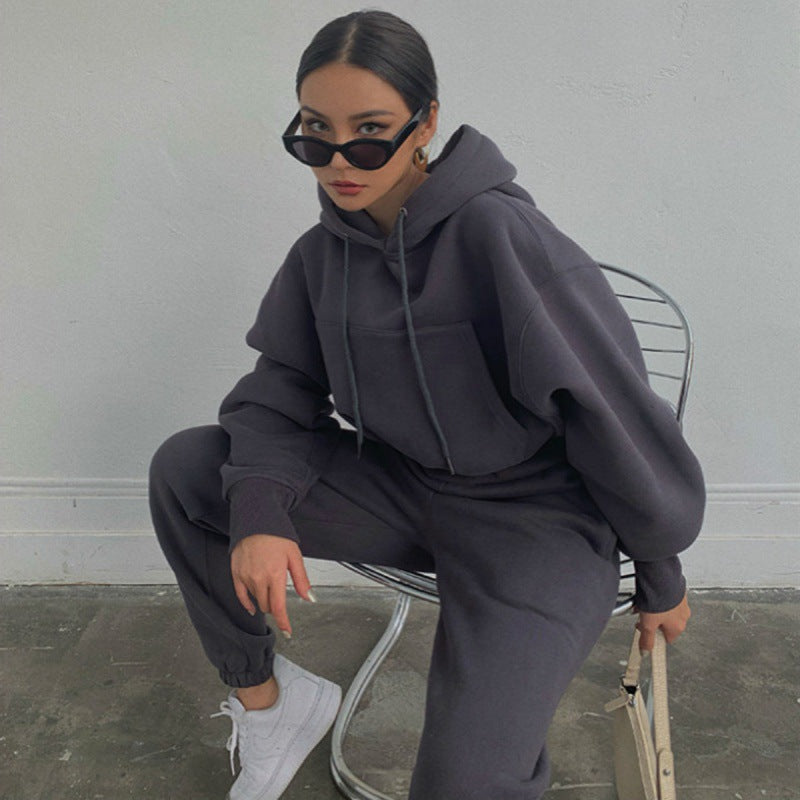 Women's hoodie and jogging pants set with a relaxed fit and elastic waistband, size [size missing]