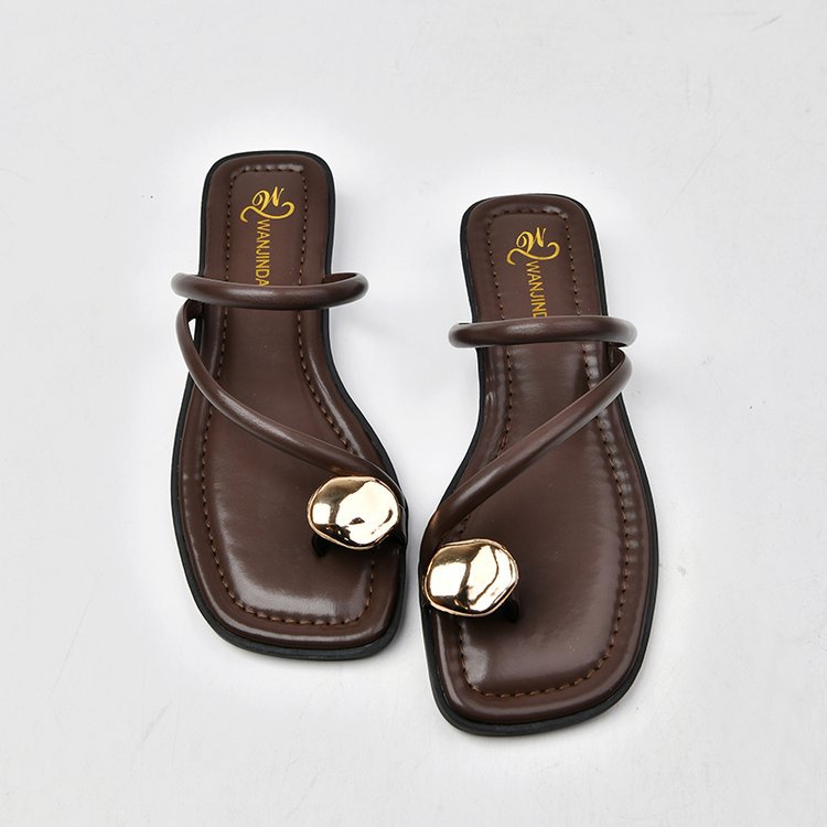 Elegante und modische Damen-Riemchensandalen mit einzigartigen Metallakzenten, Größe Valenzora
