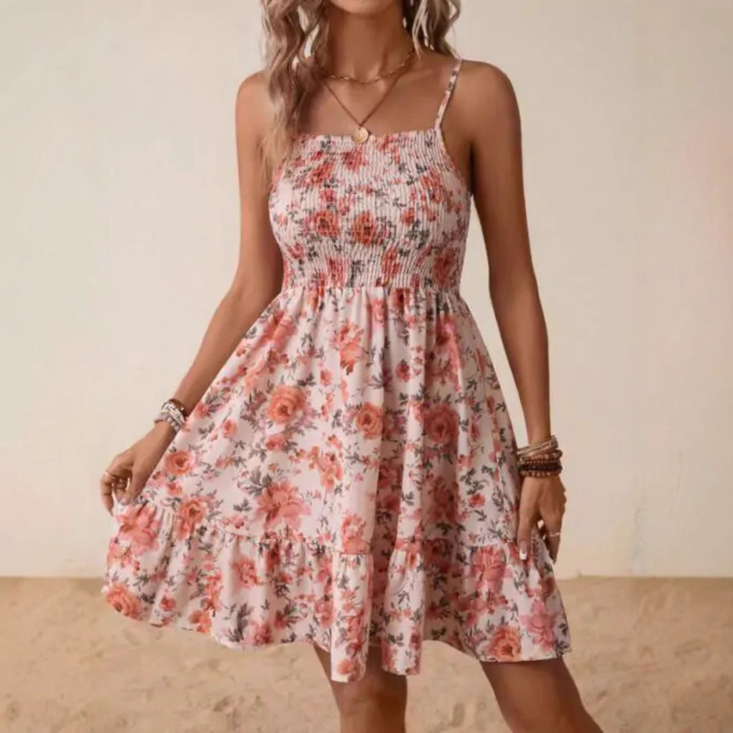 Geblümtes Damenkleid mit gesmoktem Oberteil und gerafftem Rock, Größe