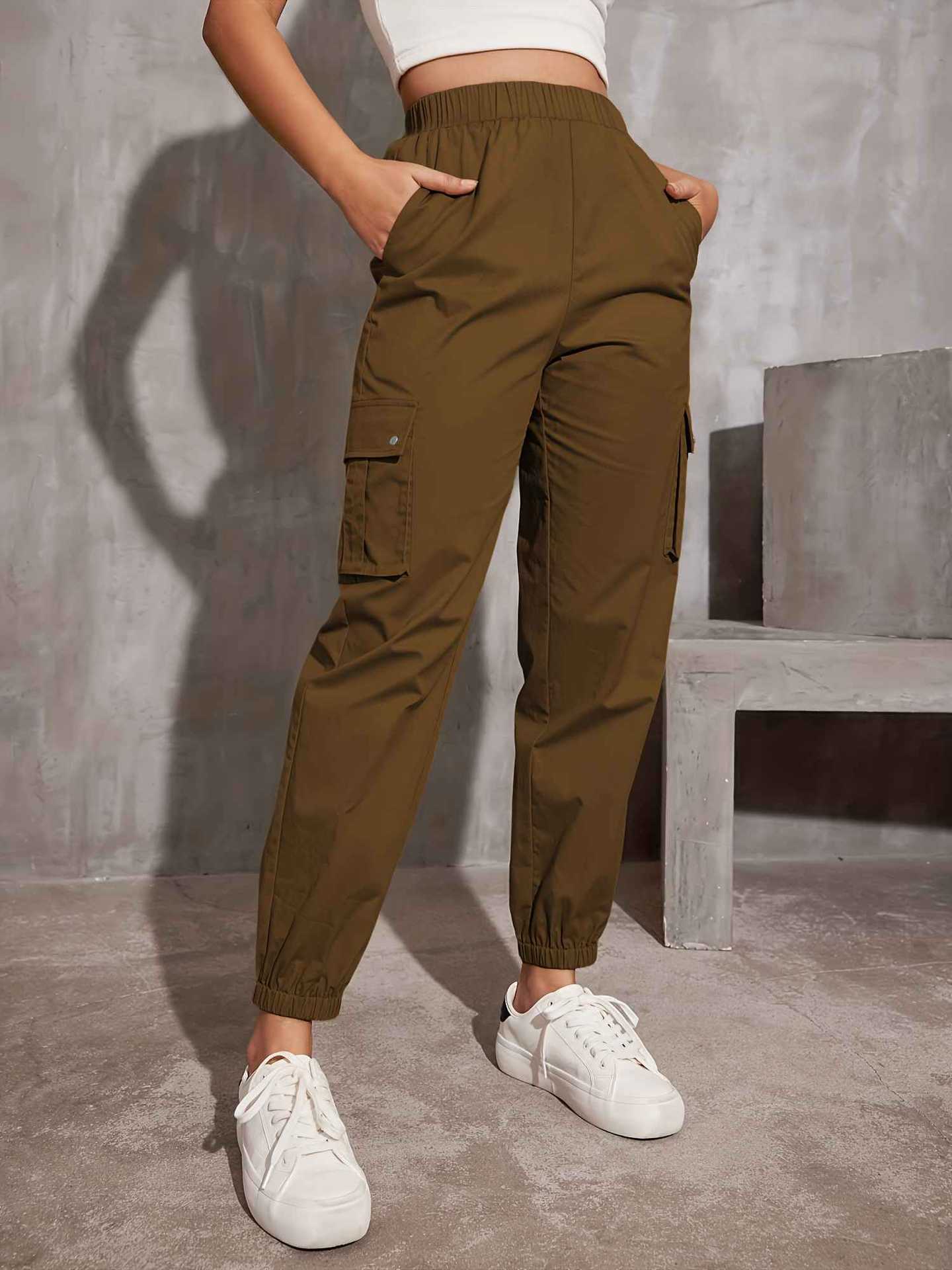 Women's cargo trousers with elasticated waistband and practical side pockets, size S