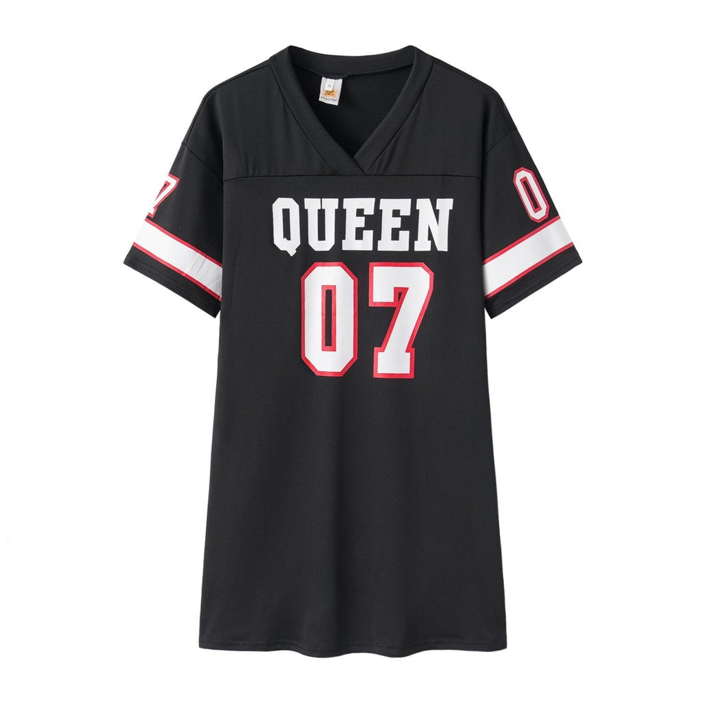 Women's sporty oversized T-shirt with V-neck and print details, size