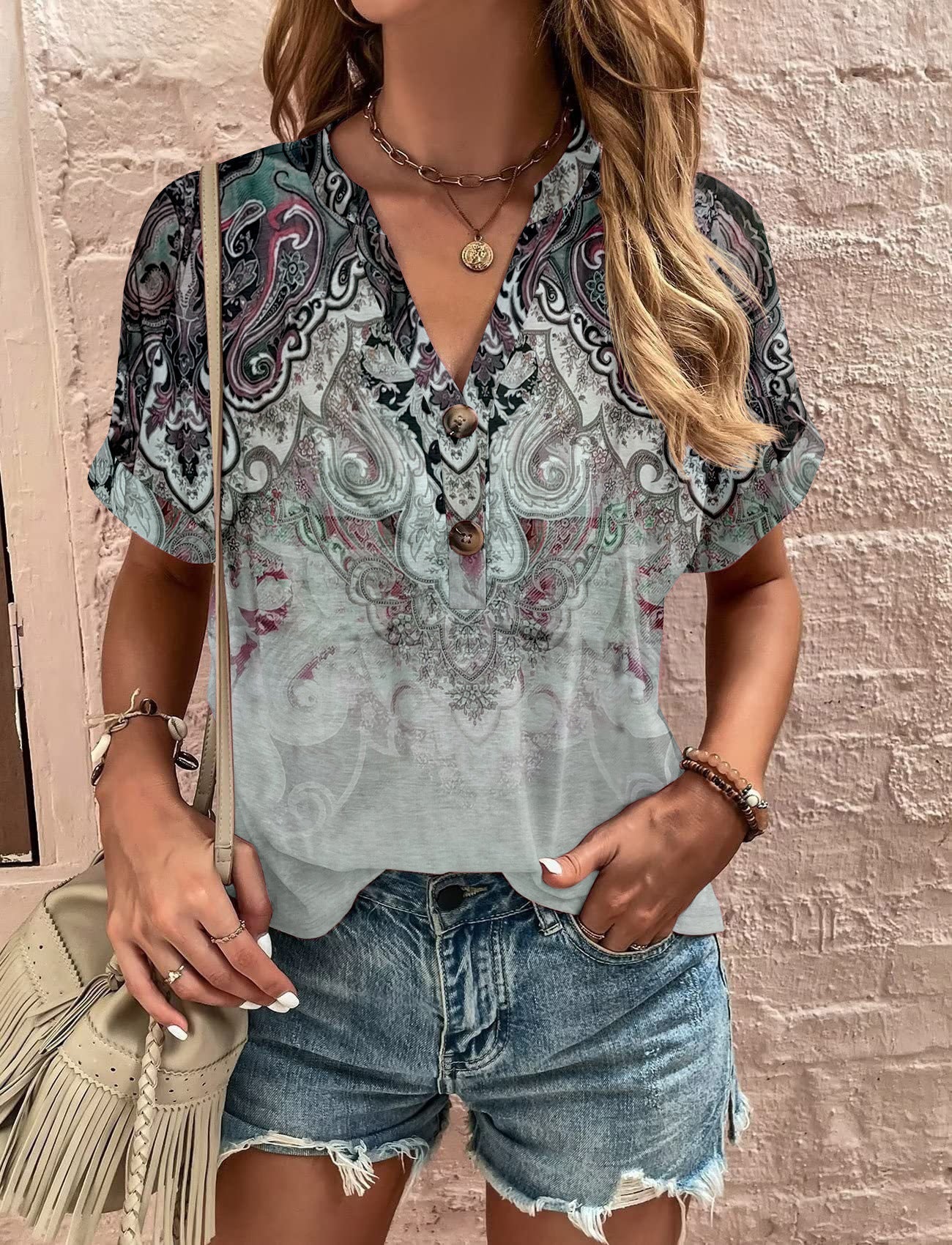 Women's short-sleeved blouse with decorative pattern print and buttoned neckline, size [size missing]