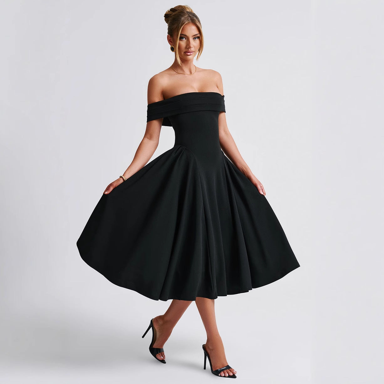 Elegantes Damenabendkleid mit Carmen-Ausschnitt und voluminösem Rock, Größe S