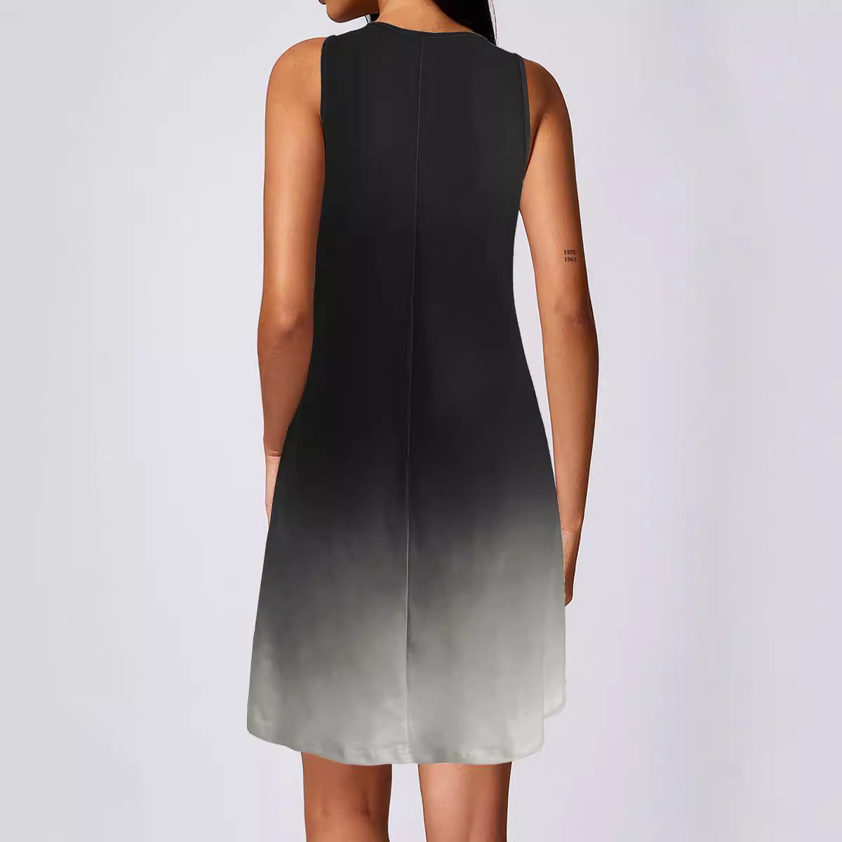 Women's summer V-neck dress in a fashionable ombre design, size S