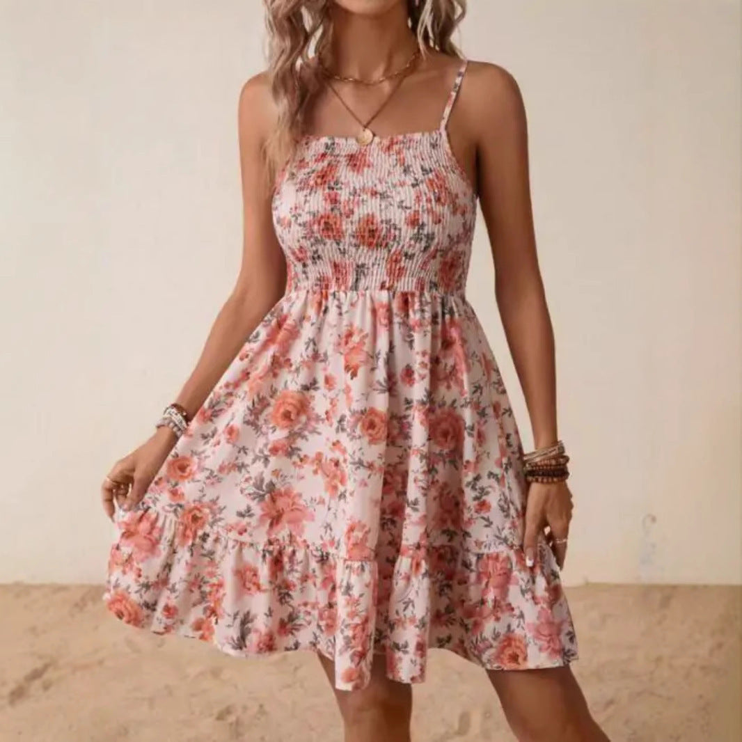 Geblümtes Damenkleid mit gesmoktem Oberteil und gerafftem Rock, Größe
