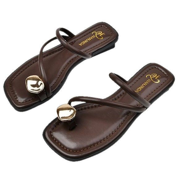 Elegante und modische Damen-Riemchensandalen mit einzigartigen Metallakzenten, Größe Valenzora