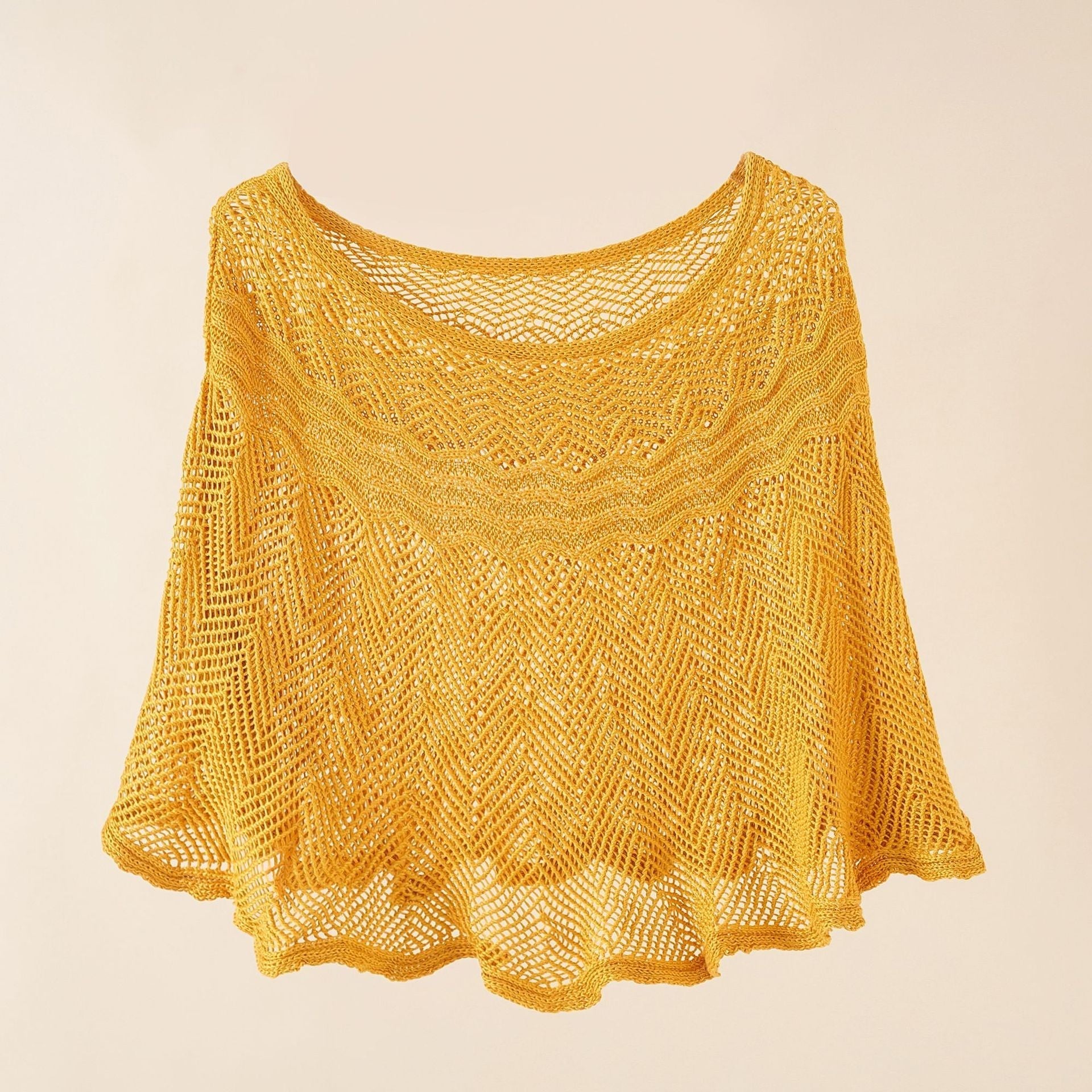 Luftiger Strickponcho für Damen in modernem Design, Größe