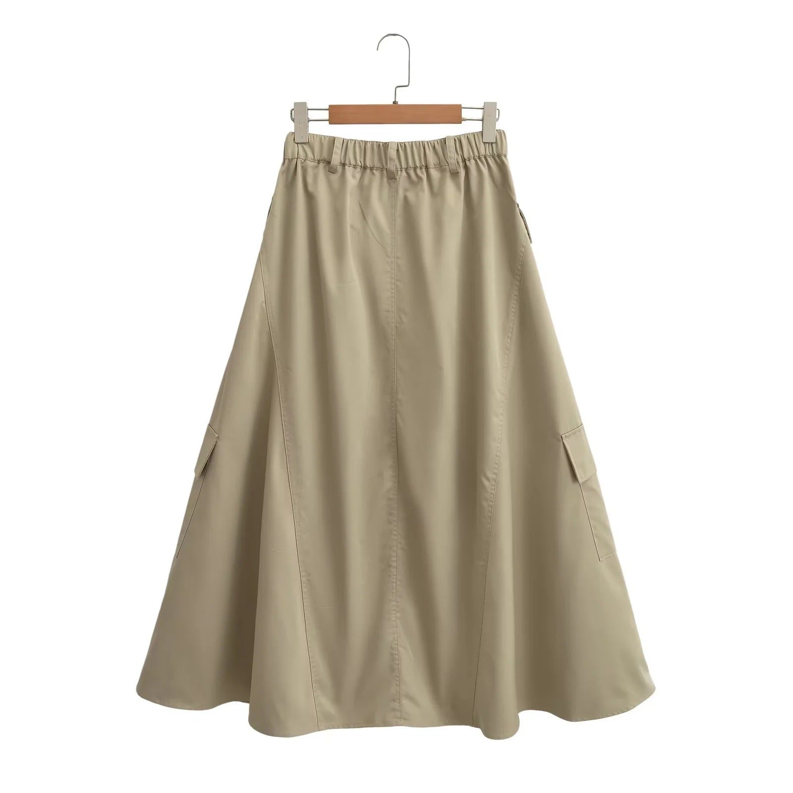 Women's cargo skirt with practical pockets and elegant cut, size