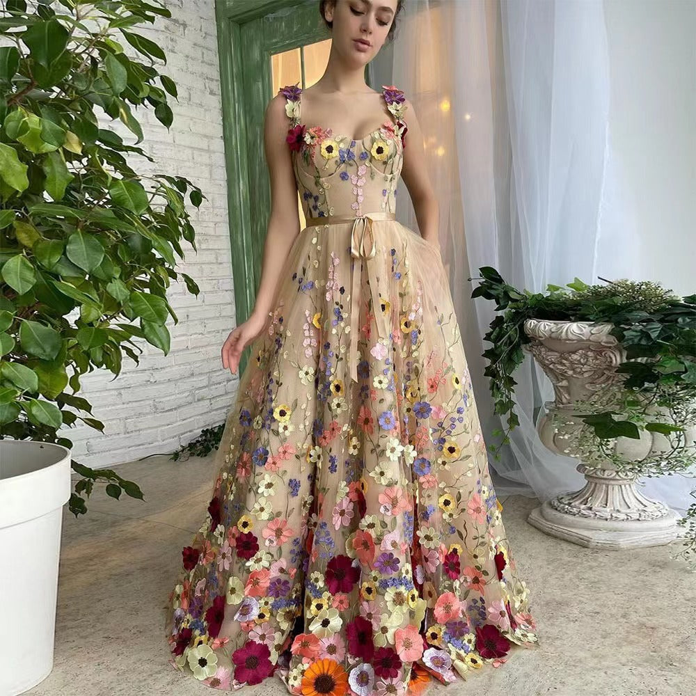Women's tulle dress with floral embroidery and elegant waist belt, size