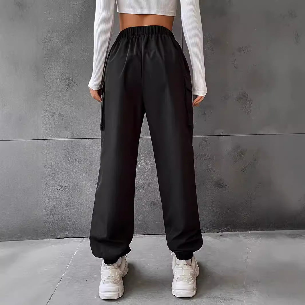Women's cargo trousers with elasticated waistband and practical pockets, size S