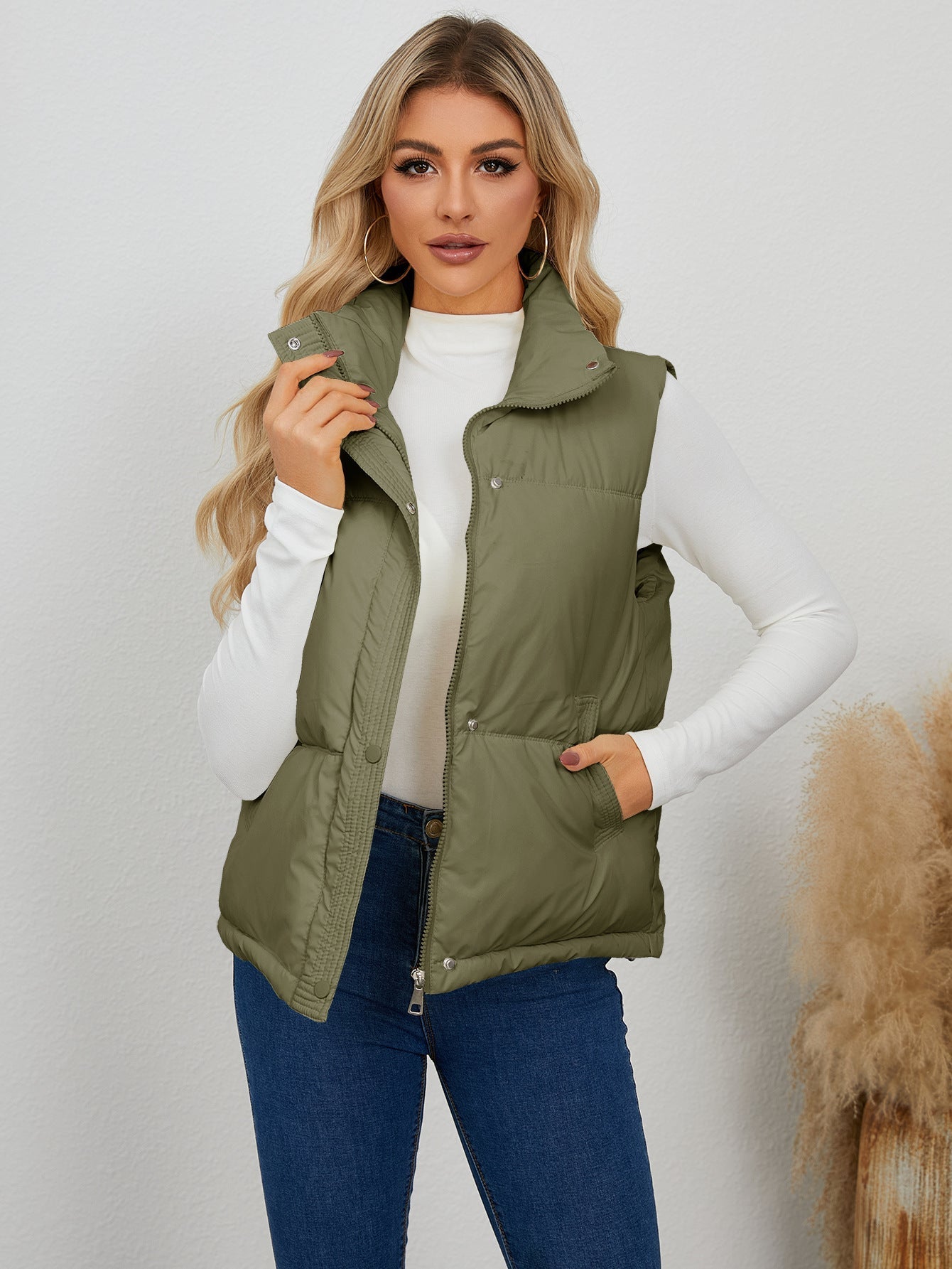 Women's vest with high collar and practical pockets, size