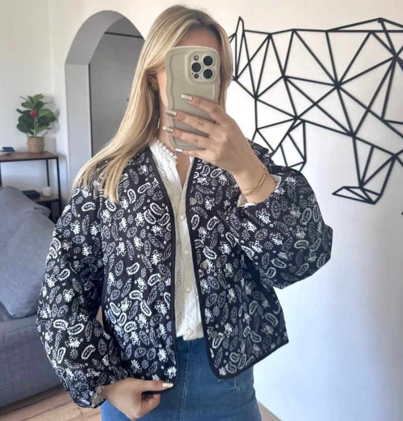 Women's quilted jacket with floral design and practical pockets, size S